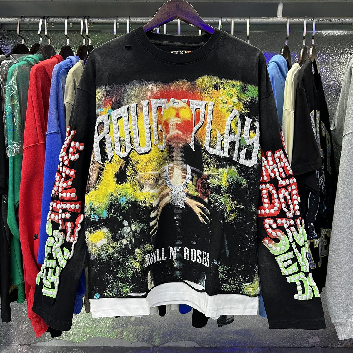 Rough Play Skull & Roses Long-Sleeve T-Shirt — context