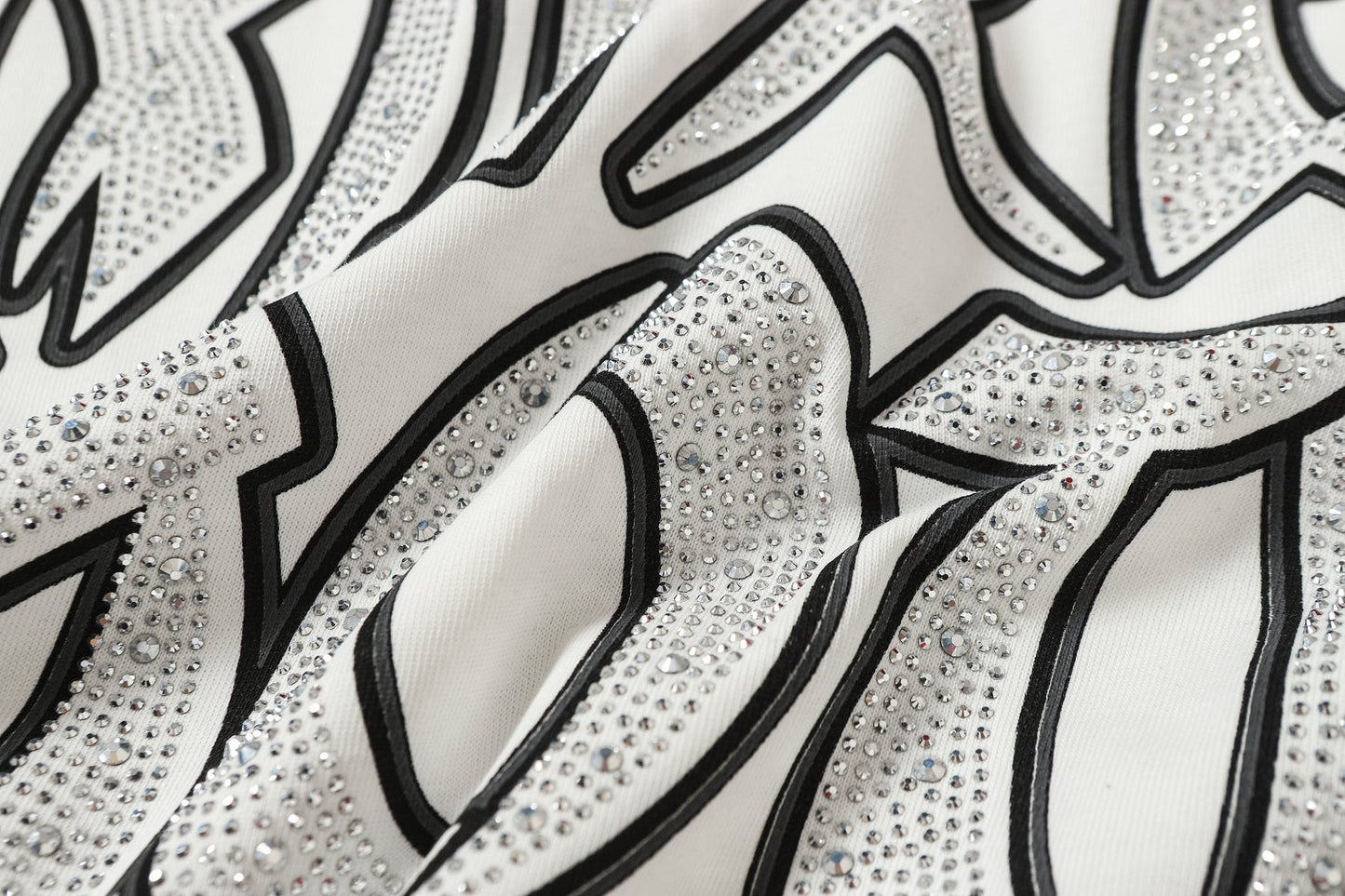 MIXED EMOTION Angel Graphic T-Shirt — detail