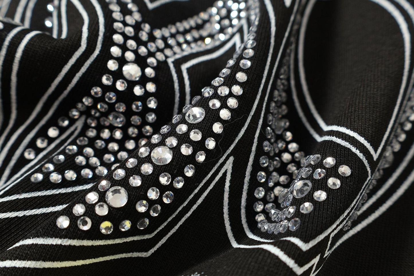 MIXED EMOTION Heat-Pressed Graphic T-Shirt — detail