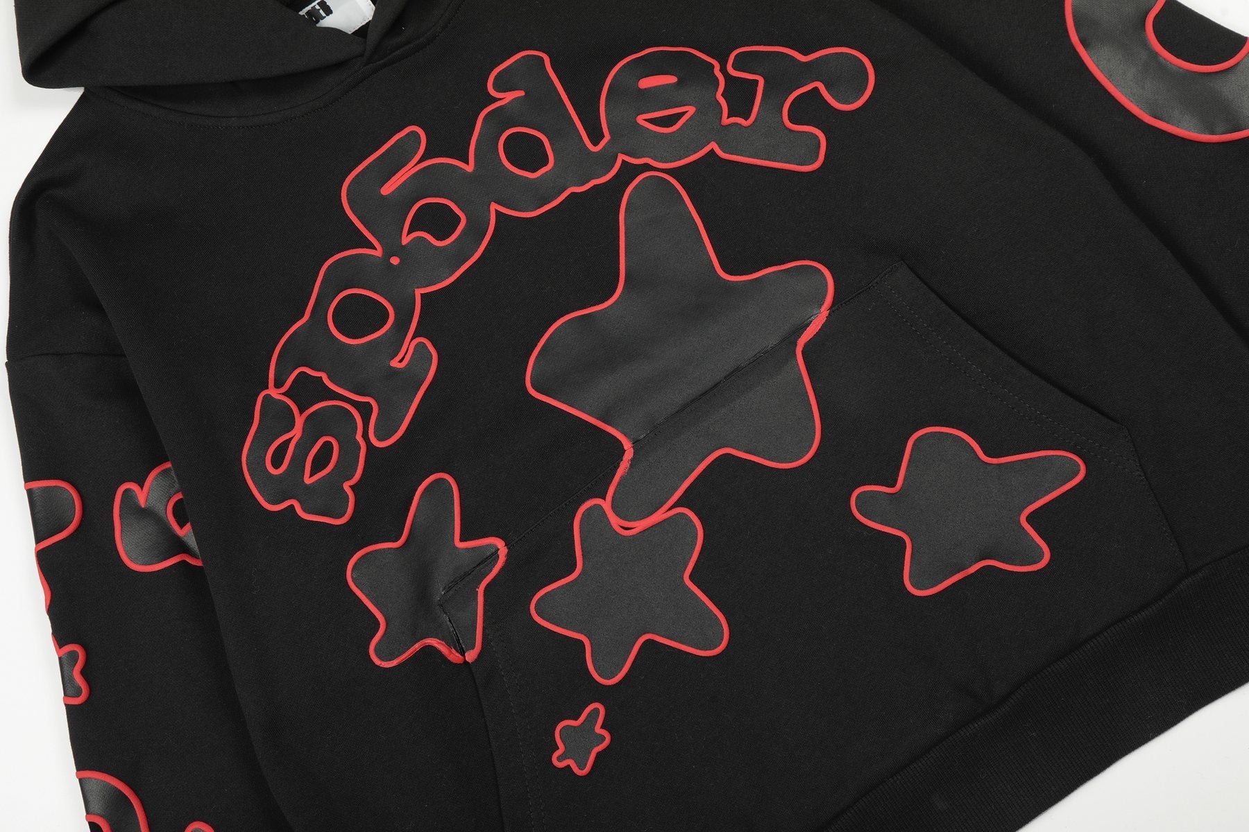 Sp5der Black Red Outline Star Graphic Hoodie — detail