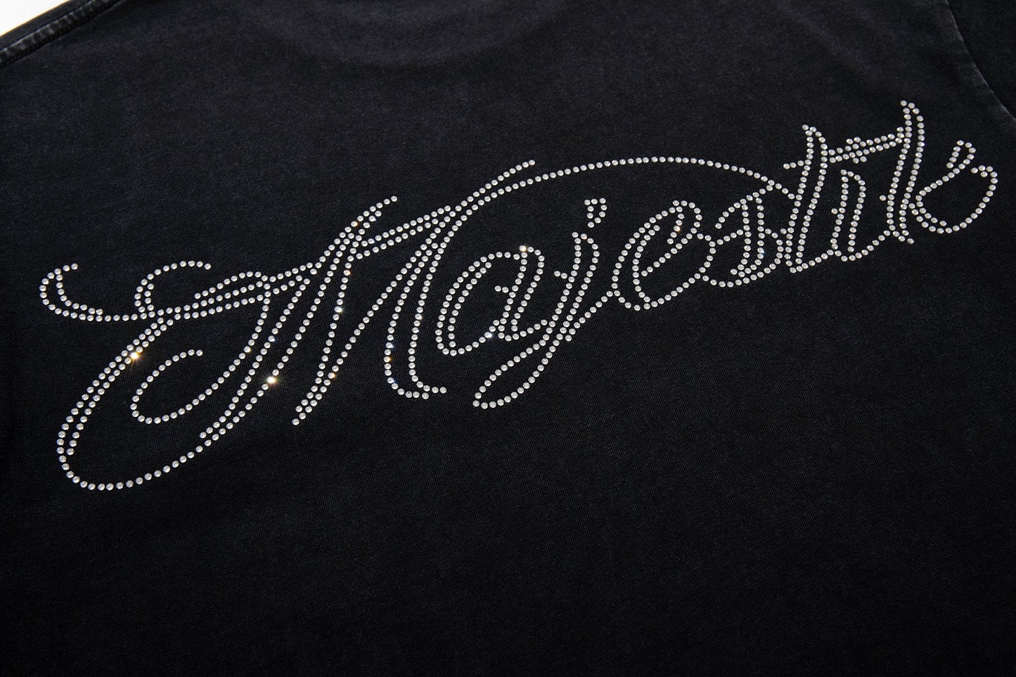 MAJESTIK Bulldog Graphic Short-Sleeve T-Shirt — detail