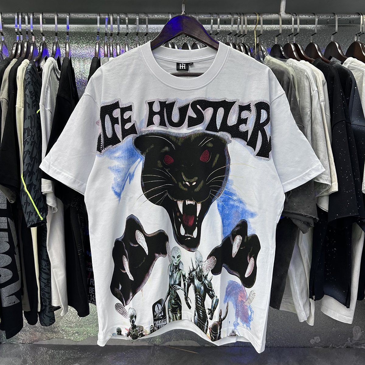 Life Hustlere Rhinestone Panther Graphic T-Shirt — context