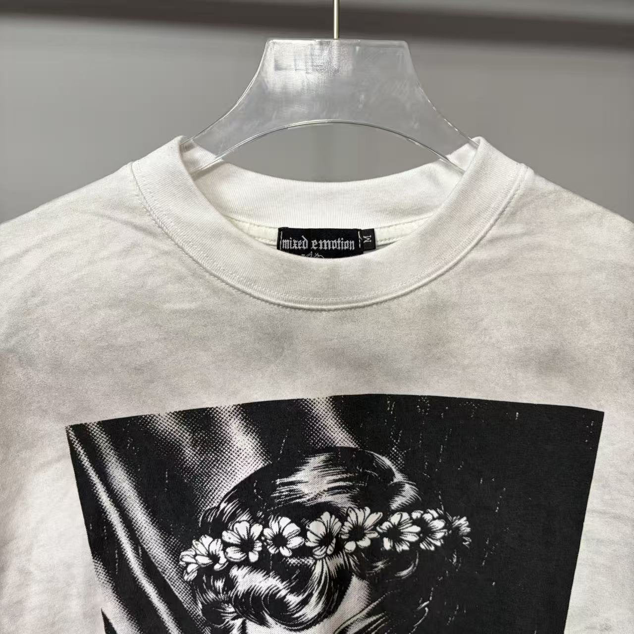 MIXED EMOTION Cherub Graphic Short-Sleeve T-Shirt — detail