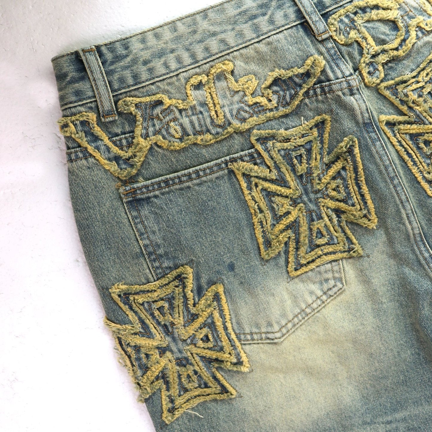 Vale Forever Embroidered Letter Washed Jeans — detail