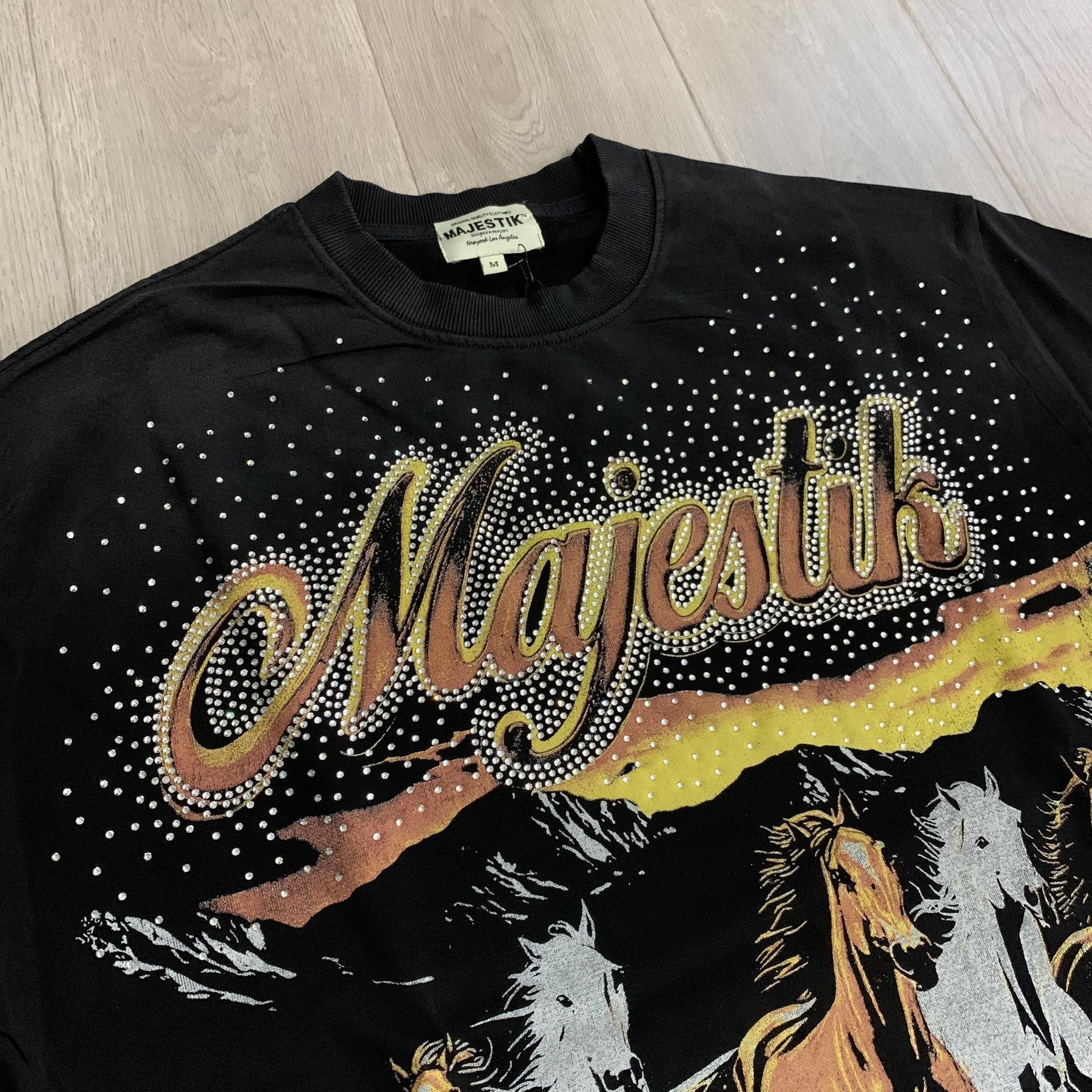 MAJESTIK Live Free Horse Graphic Short-Sleeve T-Shirt — detail