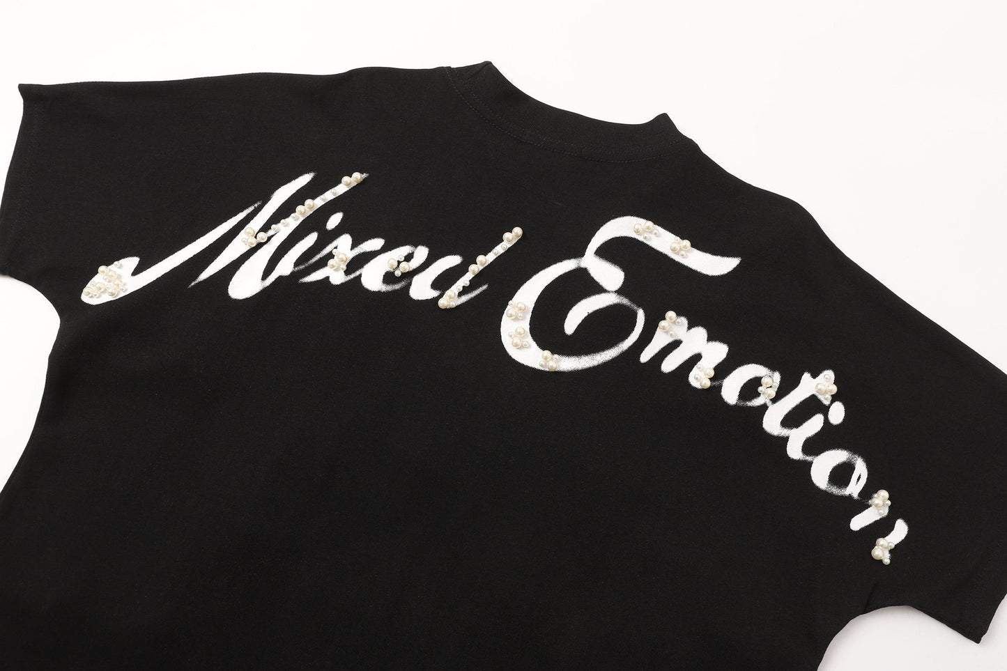 MIXED EMOTION Pearl Script Graphic T-Shirt — detail