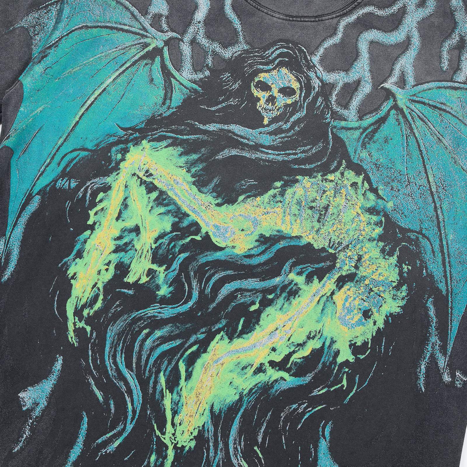 VALE USA Dream Graphic Short-Sleeve T-Shirt — detail