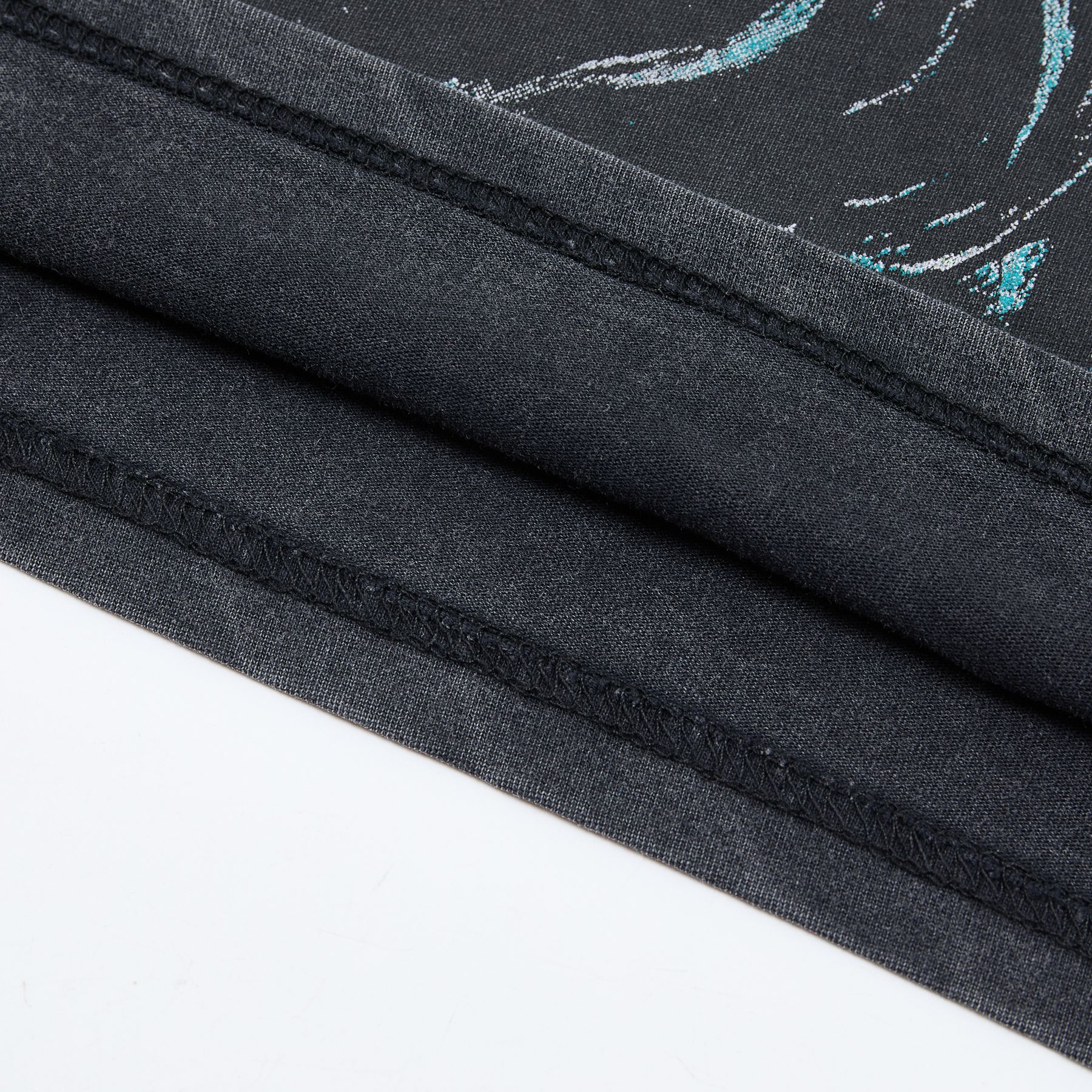 VALE USA Dream Graphic Short-Sleeve T-Shirt — detail