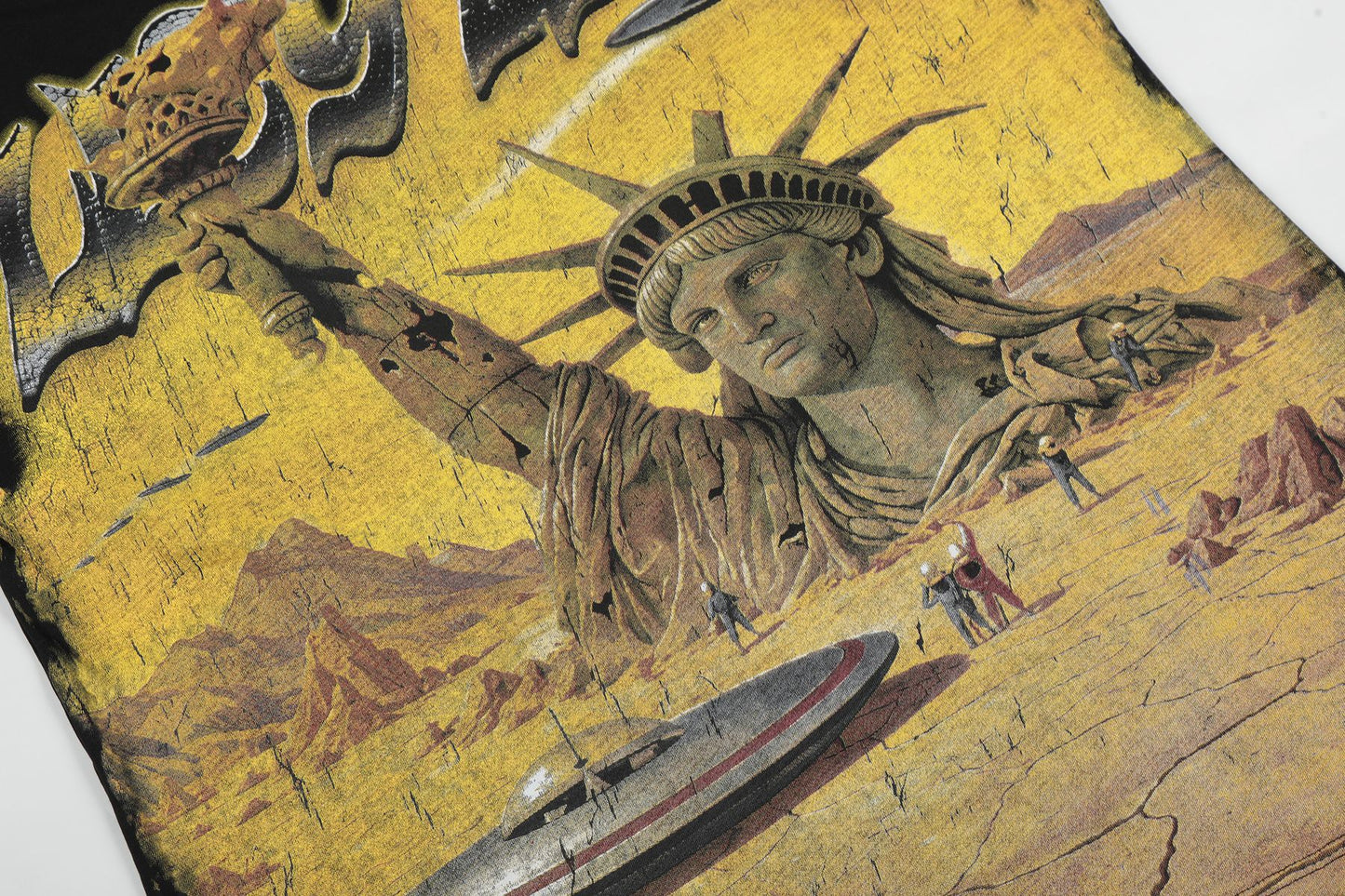 VALE USA Liberty UFO Graphic T-Shirt — detail