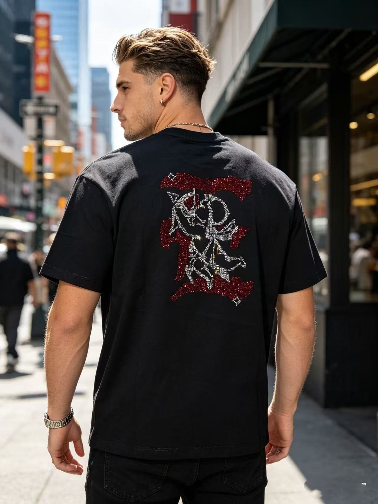 MIXED EMOTION Heart Graphic Short-Sleeve T-Shirt — model
