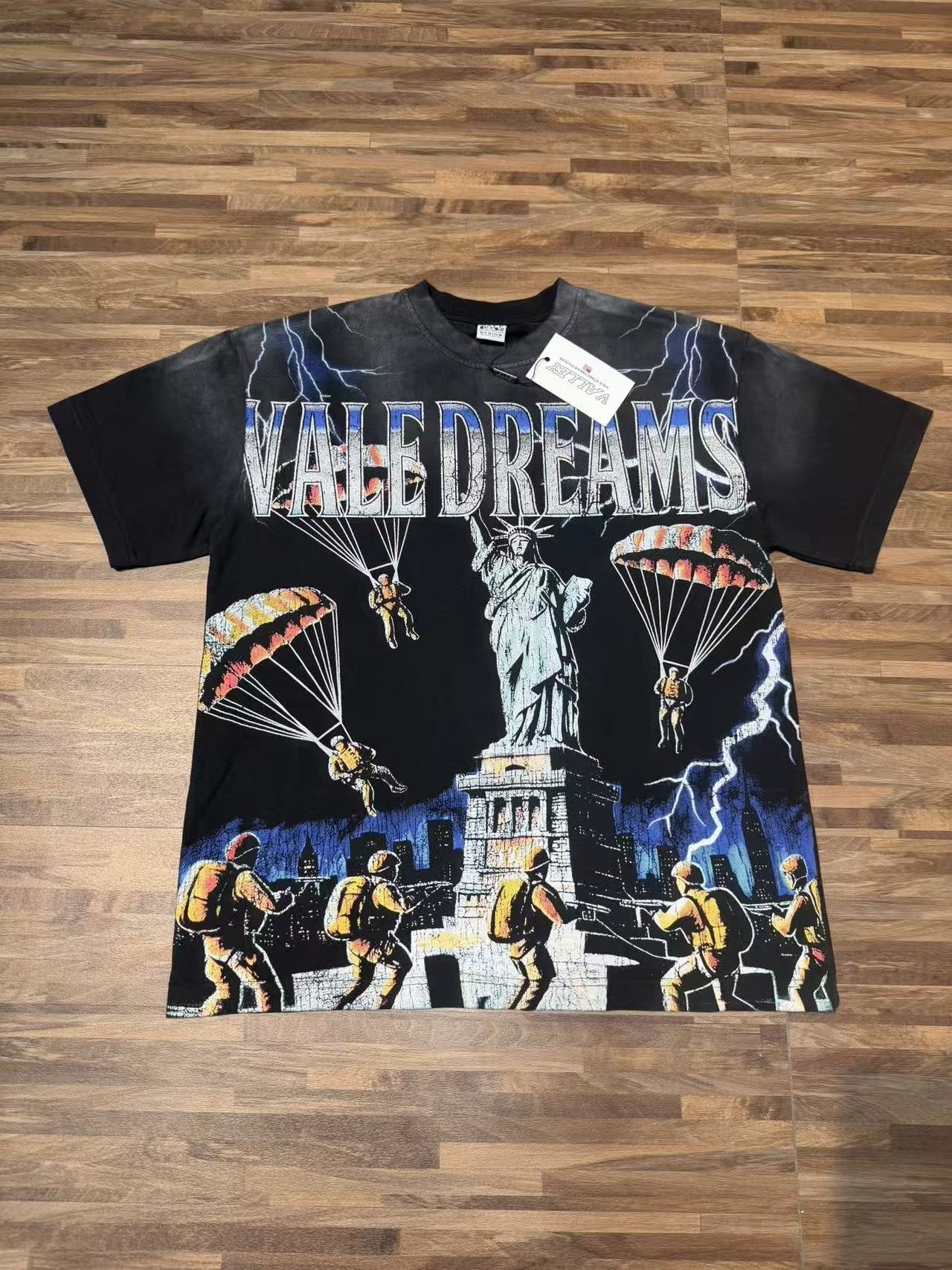 VALLEY Statue of Liberty Parachute Graphic T-Shirt — front