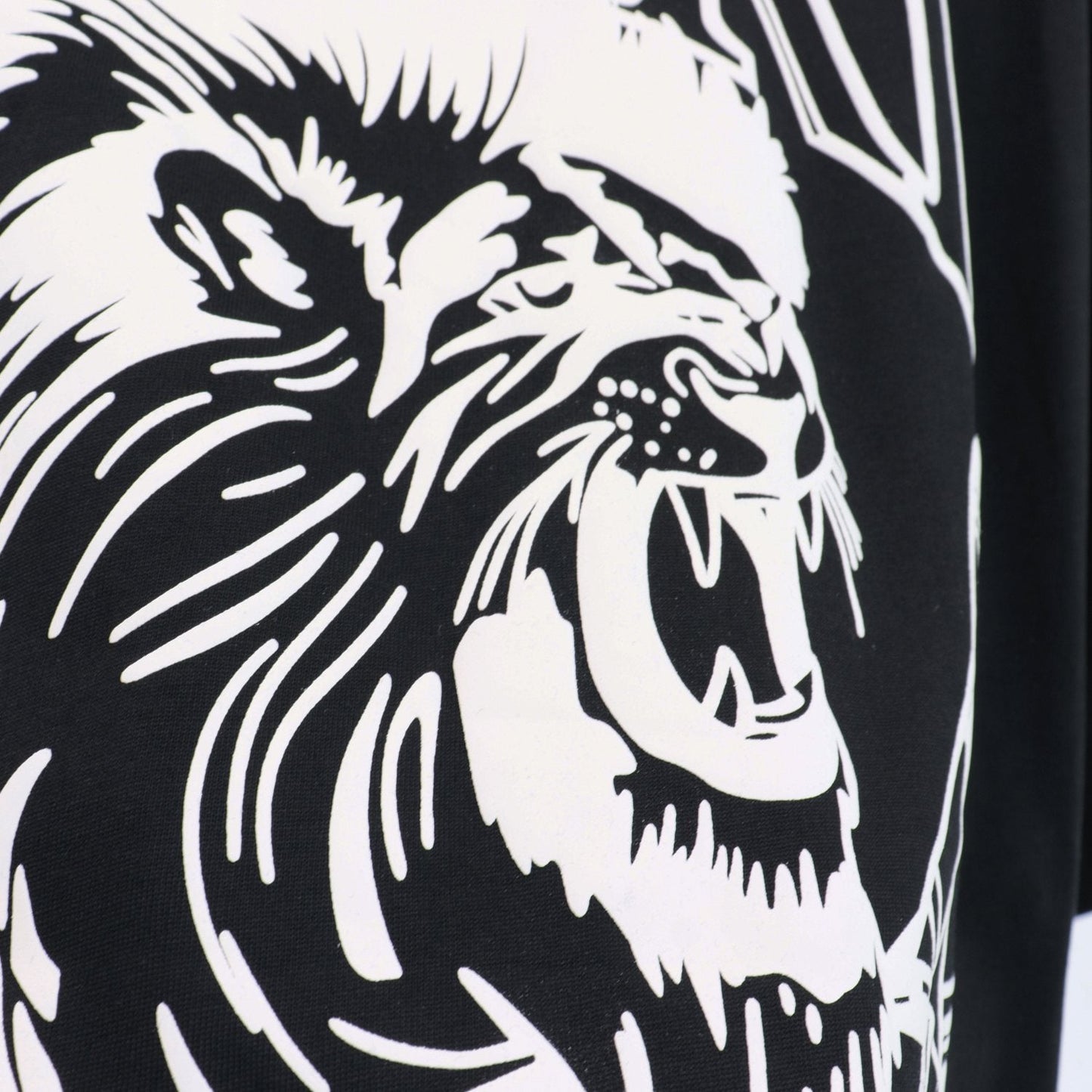 AMIRI Lion Outline Graphic T-Shirt — detail