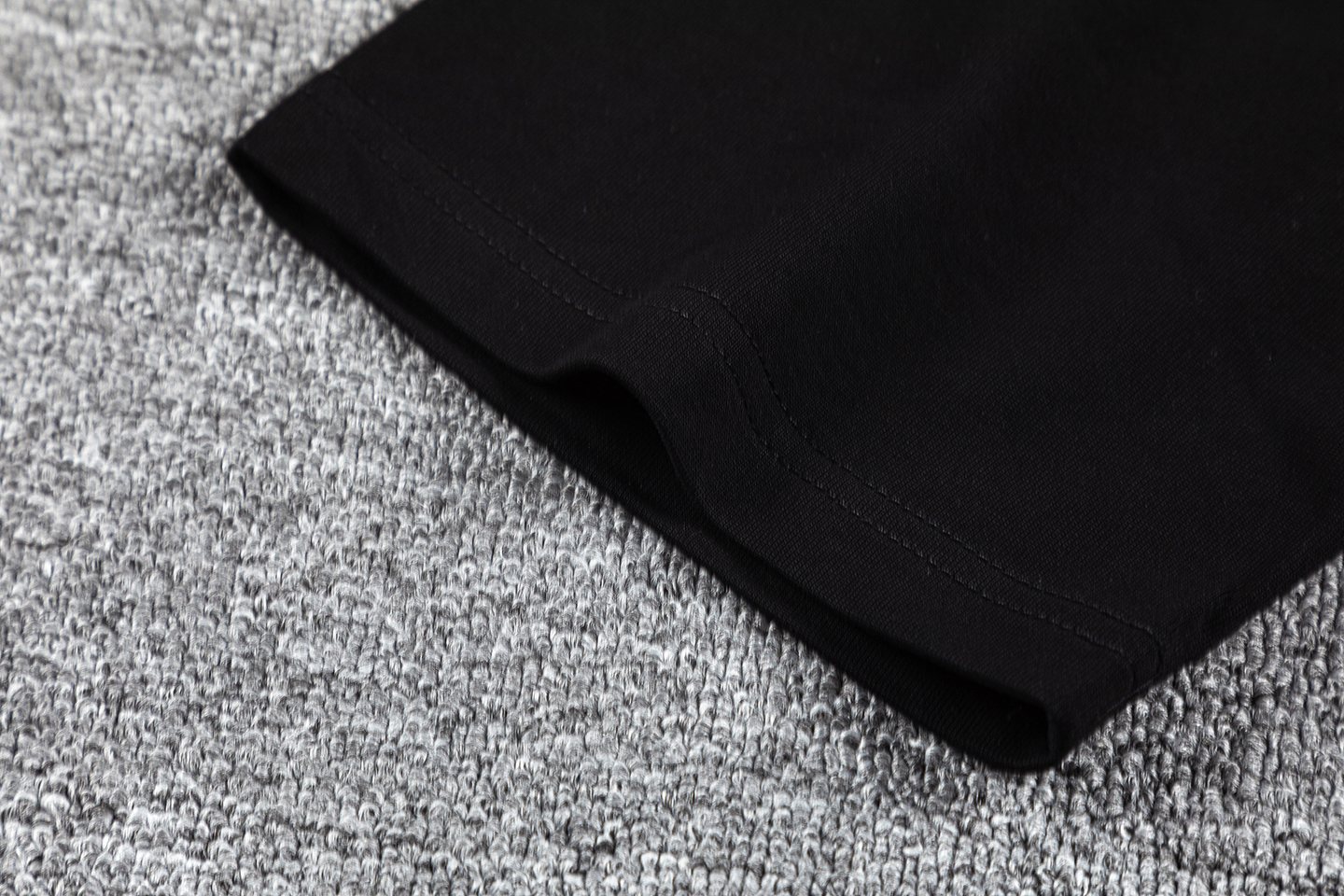 GUAPI Front & Back Graphic T-Shirt — fabric_closeup