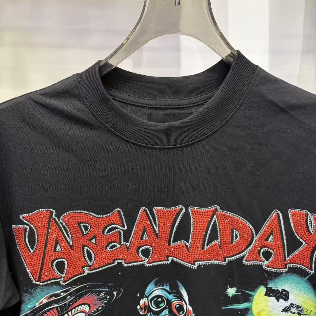 VARE ALL DAY Front & Back Graphic T-Shirt — detail