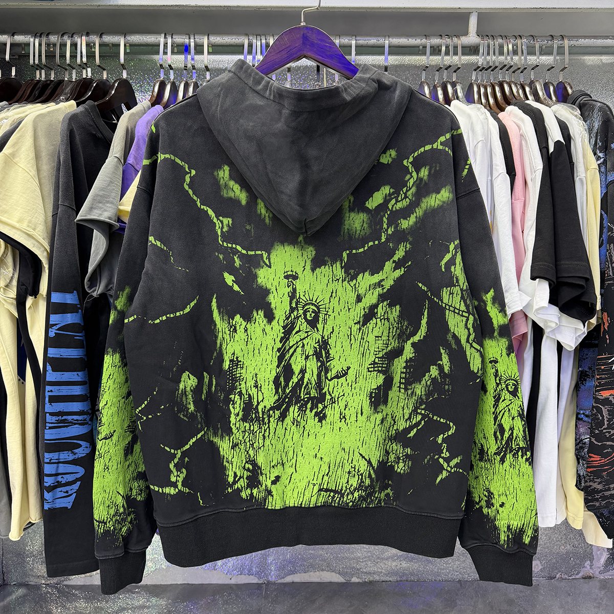 VALE USA Liberty Graphic Washed Zip Hoodie — context