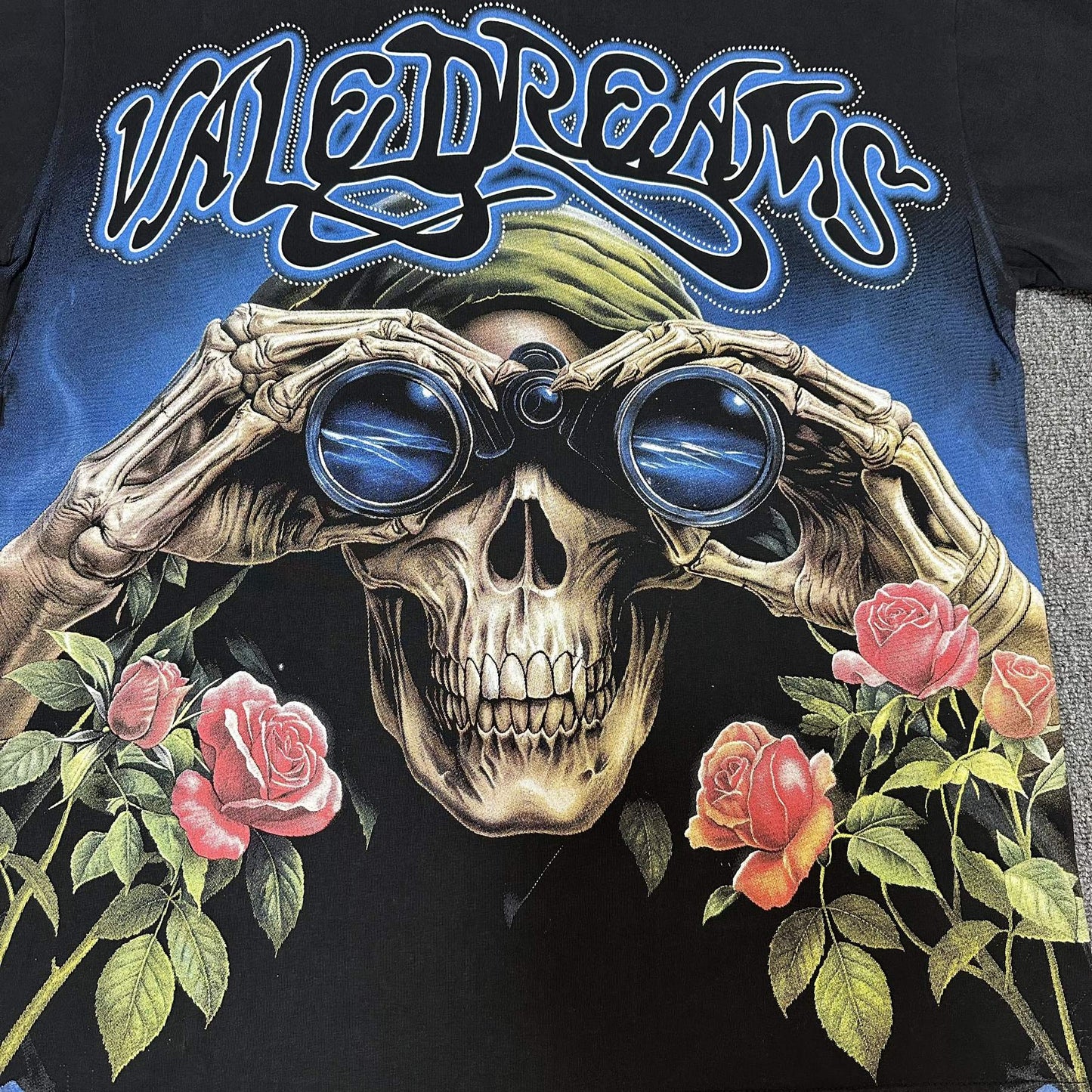 VALE USA Skull & Roses Rhinestone Short-Sleeve T-Shirt — detail